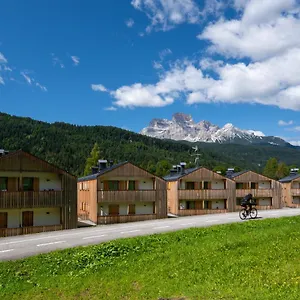 Greenwood - Spacious Alpine Retreat With Mountain Views Appartamento